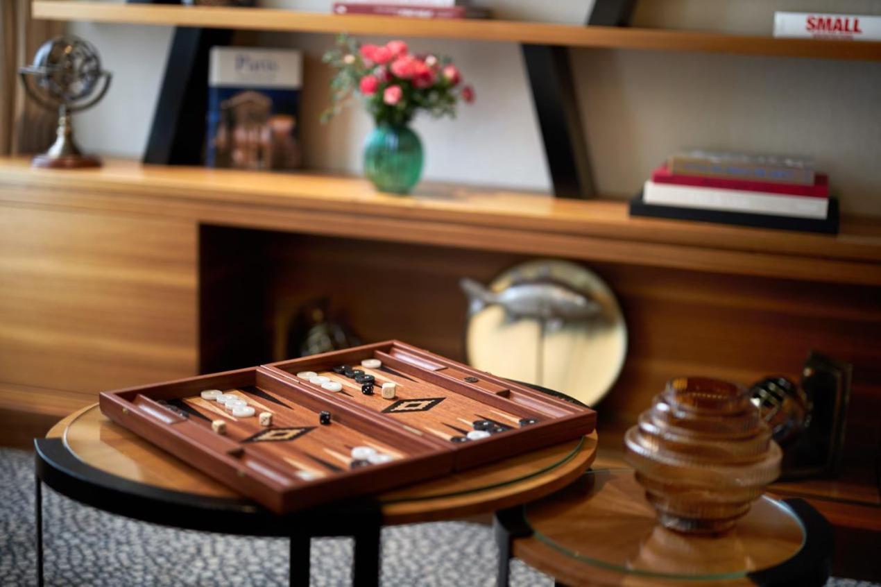 Maison Albar - Le Pont-Neuf Hotel Párizs Kültér fotó A backgammon board